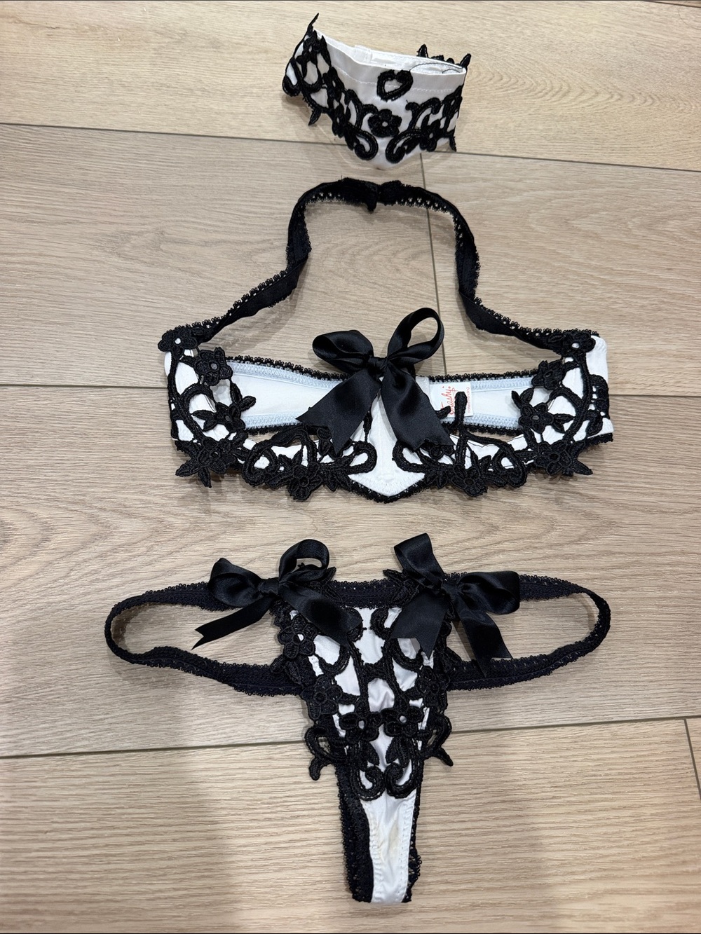 NWOT Trashy Lingerie Black Floral Lace Bra Set with Satin Bow - Picture 2 of 5
